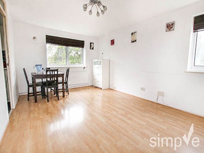 2 Bedroom Flat To Rent In Evergreen Way, Hayes, Middlesex, UB3