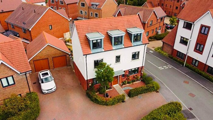 4 Bedroom Detached House For Sale In Quiller Avenue, Reading, RG2