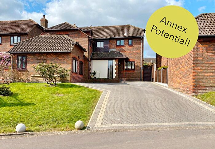 5 Bedroom Detached House To Rent In Churchfields, Fawley, Detached, SO45