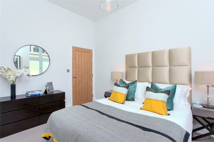 1 Bedroom Apartment To Rent In Thames Street, Windsor, Berkshire, SL4