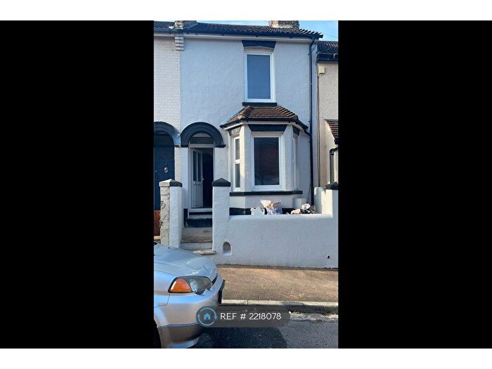 3 Bedroom Terraced House To Rent In Curzon Road, Chatham, ME4