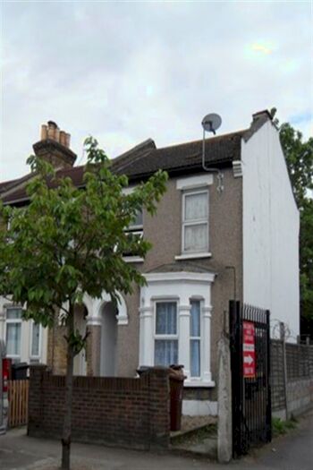 2 Bedroom Flat To Rent In Cann Hall Road, London, E11