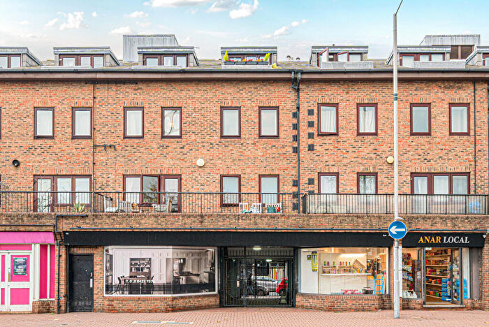 2 Bedroom Flat For Sale In Old London Road, Kingston Upon Thames, KT2