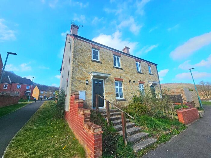 3 Bedroom Semi-Detached House To Rent In Harrolds Close, Dursley, GL11