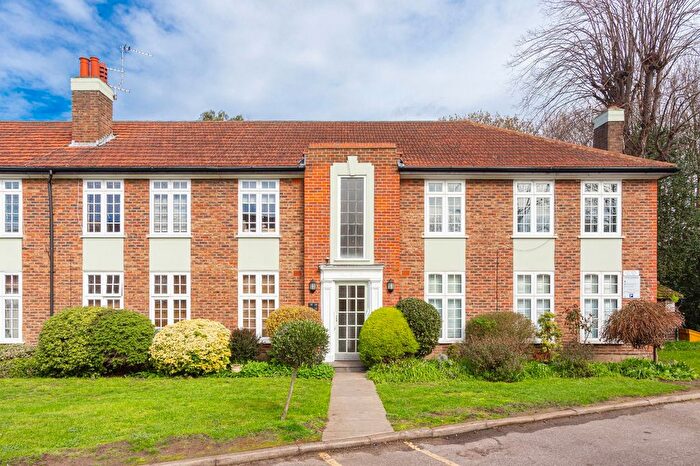 2 Bedroom Flat To Rent In Rythe Court, Portsmouth Road, KT7