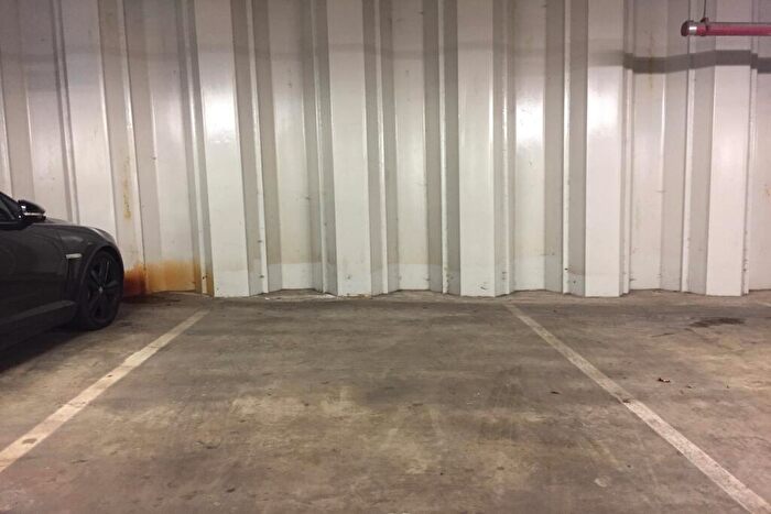 Garage / Parking To Rent In Highbury Stadium Square, N5
