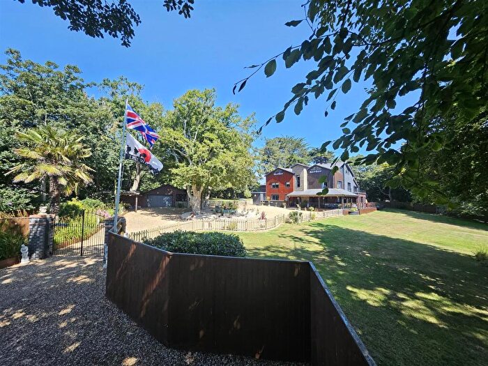 6 Bedroom Detached House For Sale In Buxton Road, Weymouth, DT4