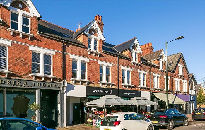 2 Bedroom Flat For Sale In Sandycombe Road, Kew, Surrey, TW9