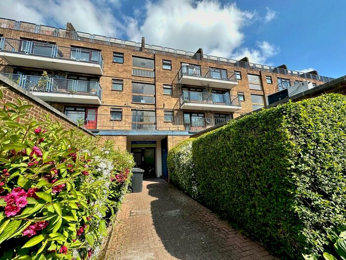 1 Bedroom Property To Rent In Park Farm Drive, Allestree, Derby, DE22