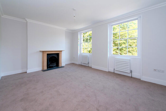 2 Bedroom Apartment To Rent In Canonbury Square, London, N1