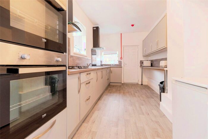 6 Bedroom Flat To Rent In Hartington Road, Stockton On Tees, TS18