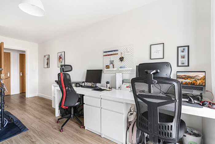 2 Bedroom Flat For Sale In Egrove Close, Oxford, OX1