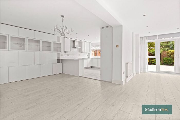 2 Bedroom Flat For Sale In The Bowls, Chigwell, Essex, IG7