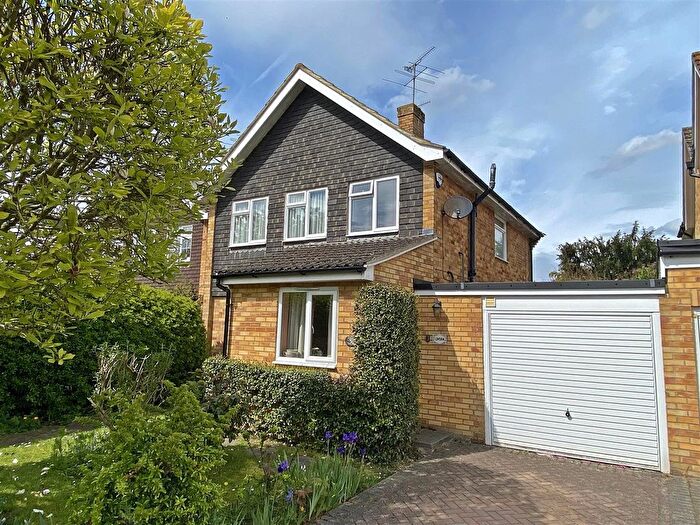 3 Bedroom Detached House For Sale In Southbourne Drive, Bourne End, SL8