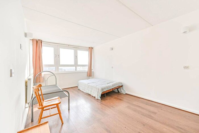 1 Bedroom Flat For Sale In Connor Court, Alfreda Street, Battersea, London, SW11