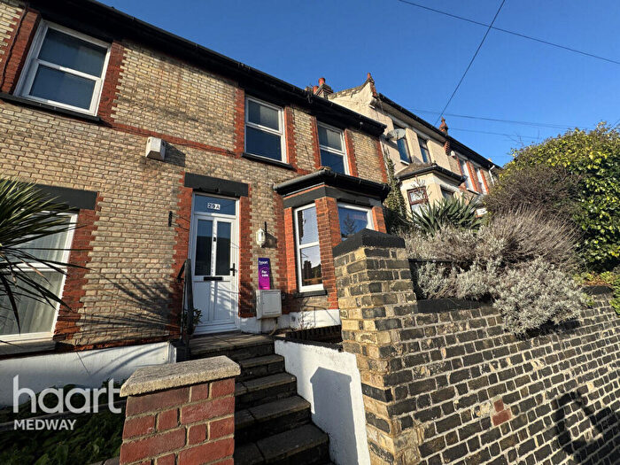 2 Bedroom Terraced House For Sale In Cliffe Road, Rochester, ME2