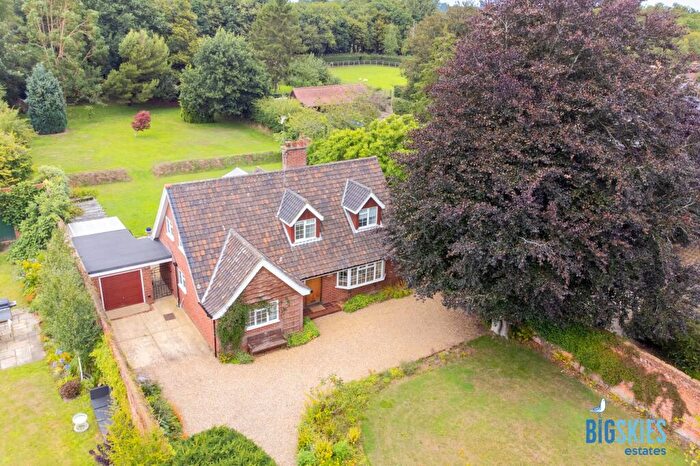 4 Bedroom Chalet For Sale In Mundesley Road, Trunch, North Walsham, NR28