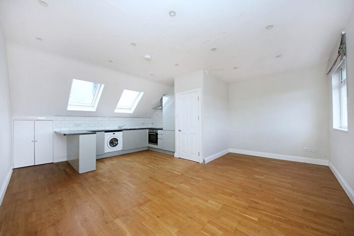 3 Bedroom Flat For Sale In Lexden Road, W3