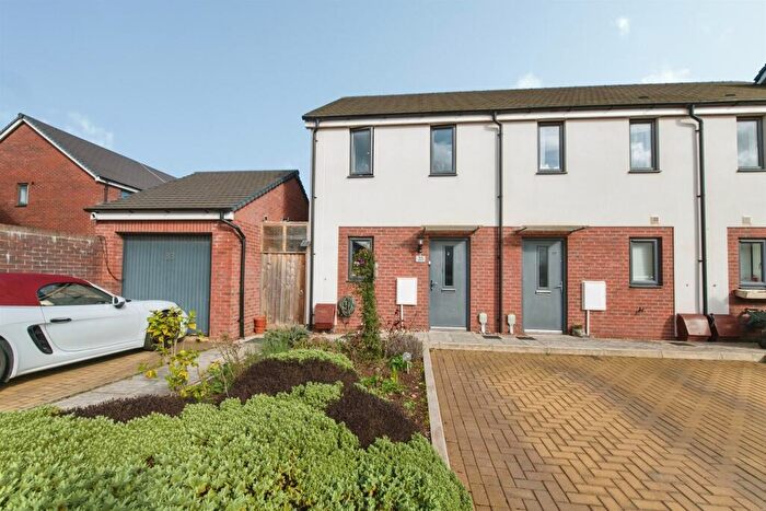 2 Bedroom End Of Terrace House For Sale In Channings Drive, Tithebarn, Exeter, EX1