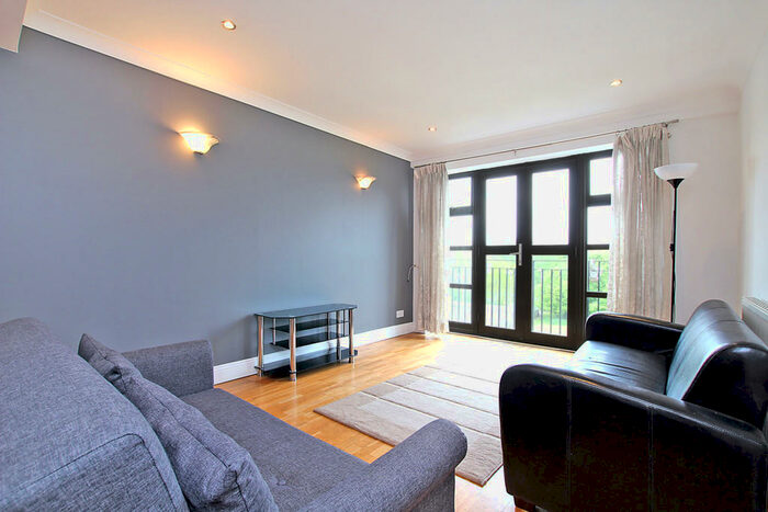 2 Bedroom Apartment To Rent In Copperfield Road, Mile End, London, E3