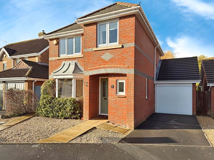3 Bedroom Detached House For Sale In Lyme Way, Swindon, Wiltshire, SN25