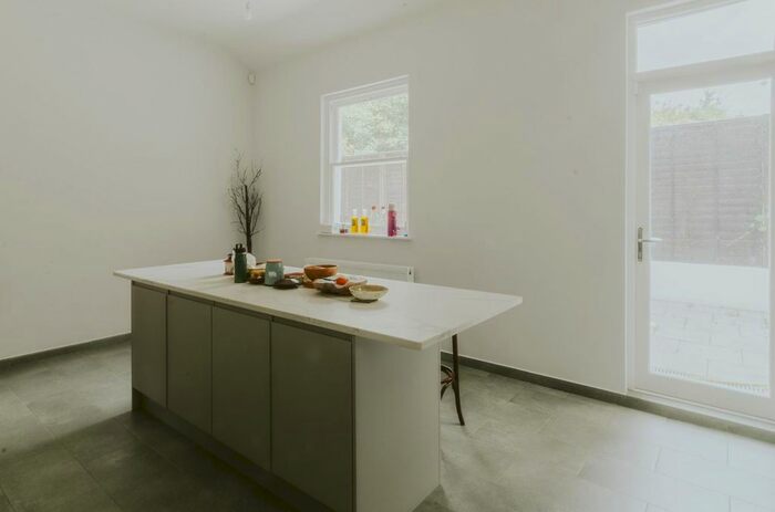 5 Bedroom Detached House To Rent In Crouch Hill, London, N4