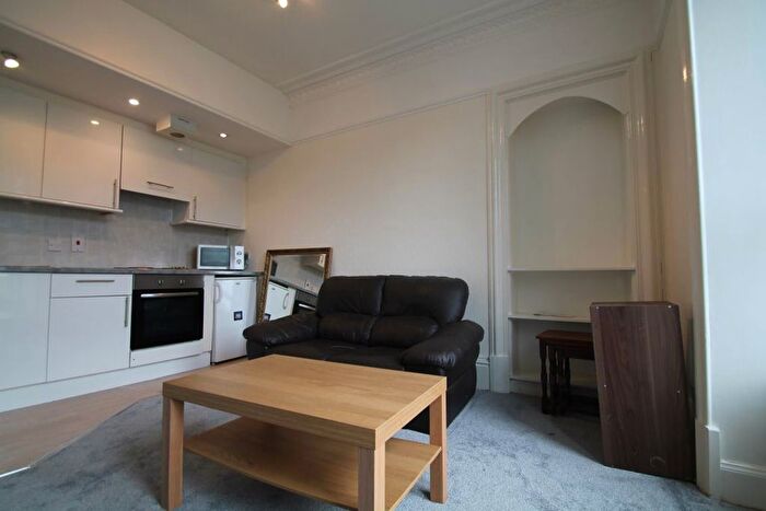 2 Bedroom Flat To Rent In Gardner Street, Dundee, DD3