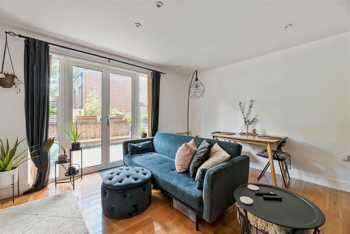 2 Bedroom Flat For Sale In Spratt Hall Road, Wanstead, E11