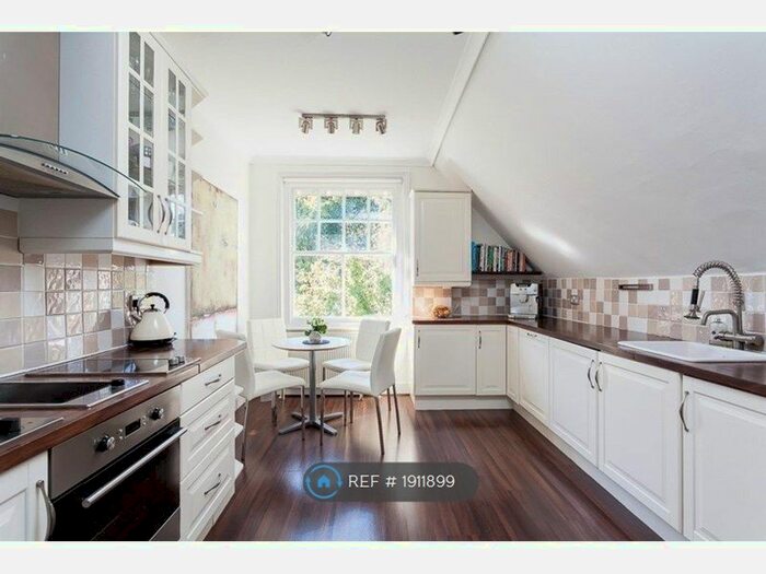 3 Bedroom Flat To Rent In Boyne Park, Tunbridge Wells, TN4