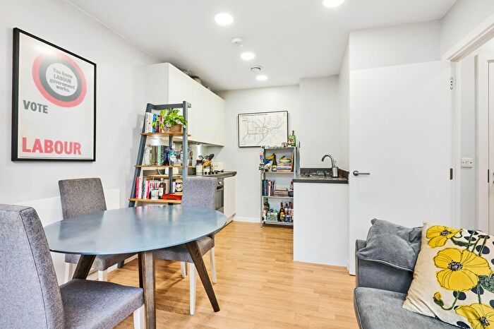 1 Bedroom Flat For Sale In Mountearl Gardens, London, SW16
