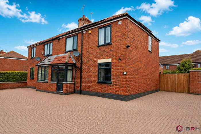 3 Bedroom Semi-Detached House For Sale In Denaby Avenue, Doncaster, DN12