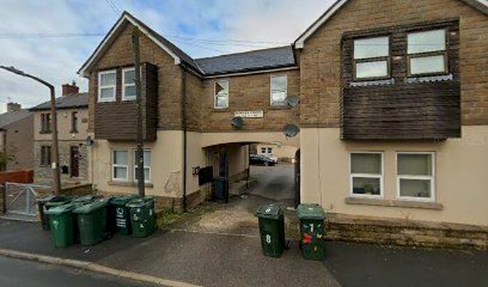 2 Bedroom Flat To Rent In Ashfield, Bradford, BD4