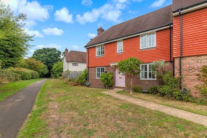 3 Bedroom Semi-Detached House For Sale In Berrall Way, Billingshurst, RH14