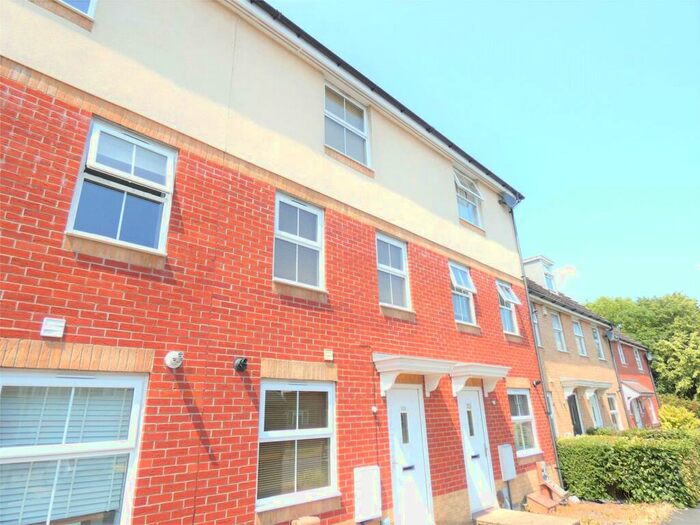 4 Bedroom Terraced House To Rent In Parkhouse Farm Way, Havant, Hampshire, PO9