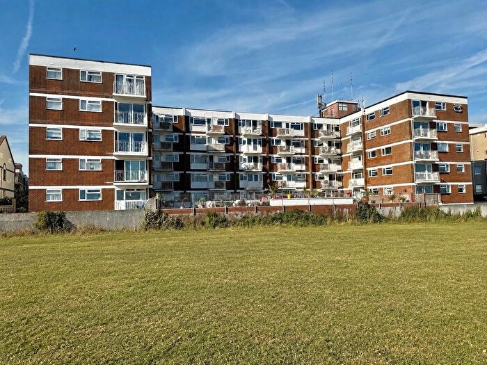 2 Bedroom Flat To Rent In Sea Front, Hayling Island, PO11