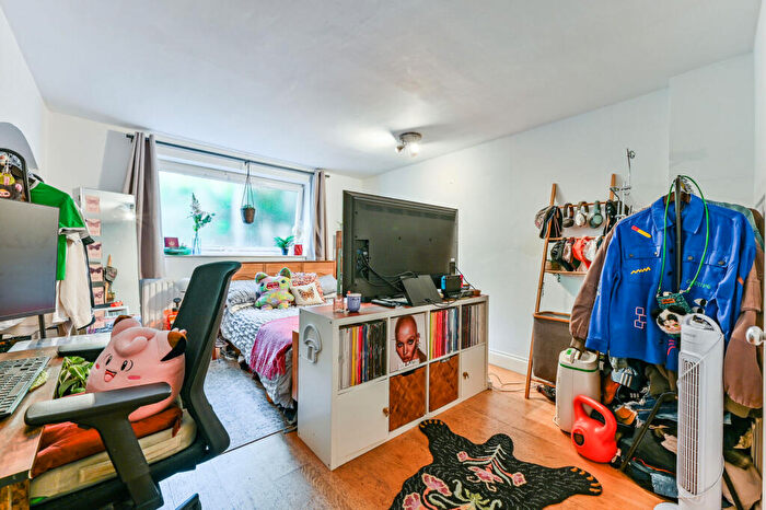 2 Bedroom Flat For Sale In Barnsbury Street, Islington, London, N1