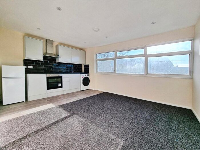 2 Bedroom Flat To Rent In Durling Court, Rainham, Gillingham, Kent, ME8