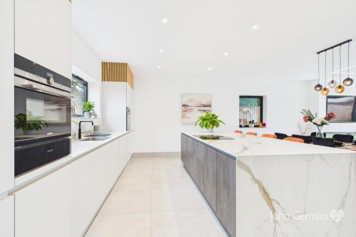 4 Bedroom Detached House For Sale In Station Road, Mickleover, DE3