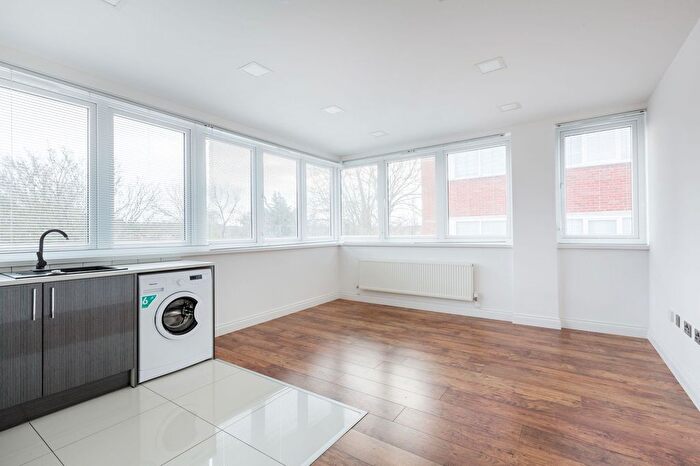 2 Bedroom Flat To Rent In Restmor Way, Bridge House Restmor Way, SM6