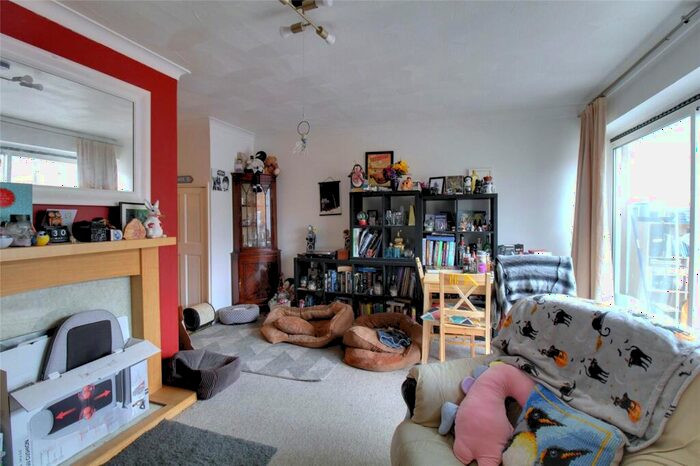 3 Bedroom Terraced House For Sale In Brookside Walk, Tadley, Hampshire, RG26
