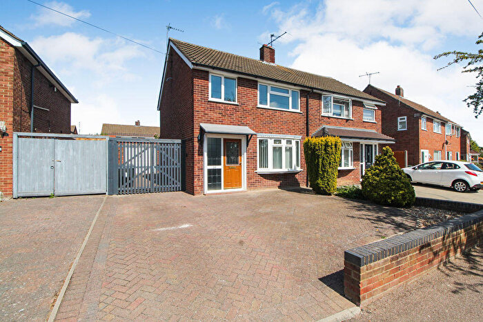3 Bedroom Semi Detached House For Sale In Pax Hill, Bedford, MK41