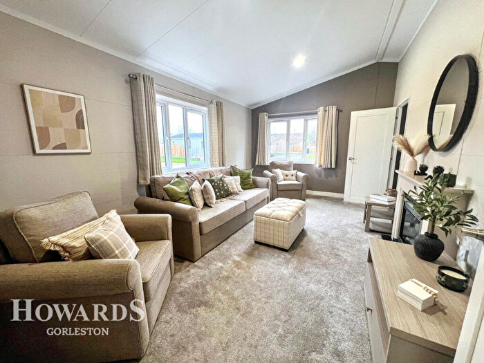 2 Bedroom Park Home For Sale In Belton Country Park, Belton, NR31