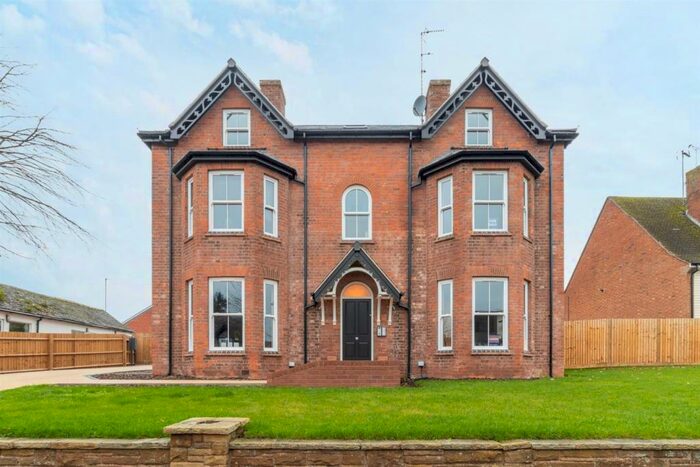 2 Bedroom Apartment To Rent In High Street, Henley In Arden, B95