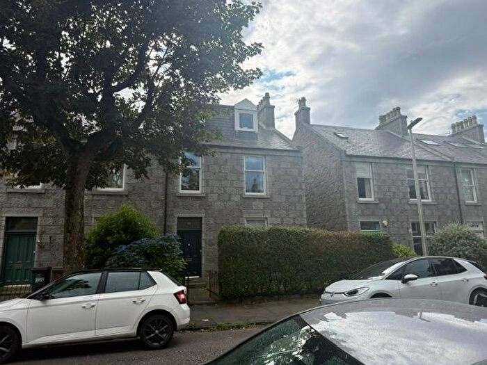 3 Bedroom Flat To Rent In Brighton Place, Aberdeen, AB10