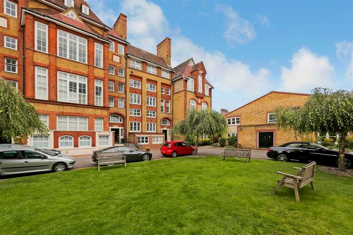 3 Bedroom Flat To Rent In Reed Place, London, SW4