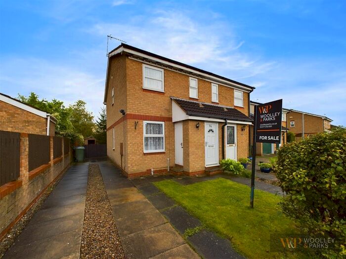 2 Bedroom Semi-Detached House For Sale In Woldholme Avenue, Driffield, YO25
