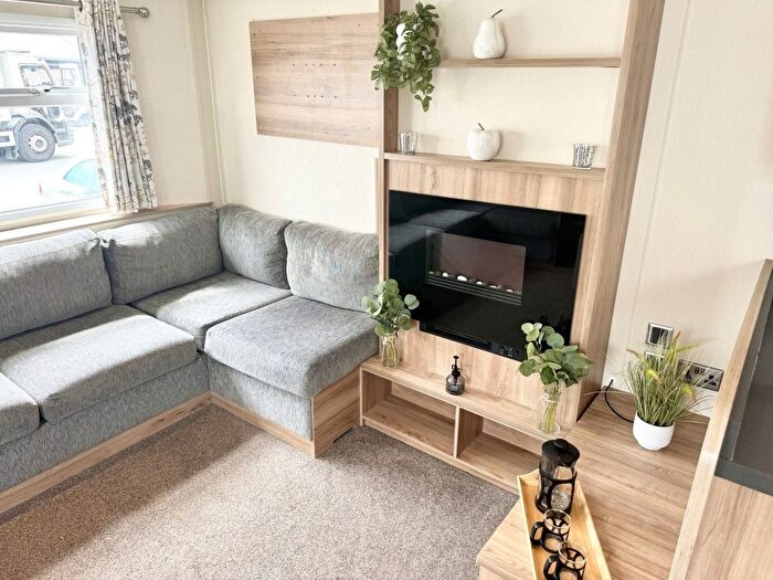 3 Bedroom Mobile/park Home For Sale In Crantock, Newquay, TR8