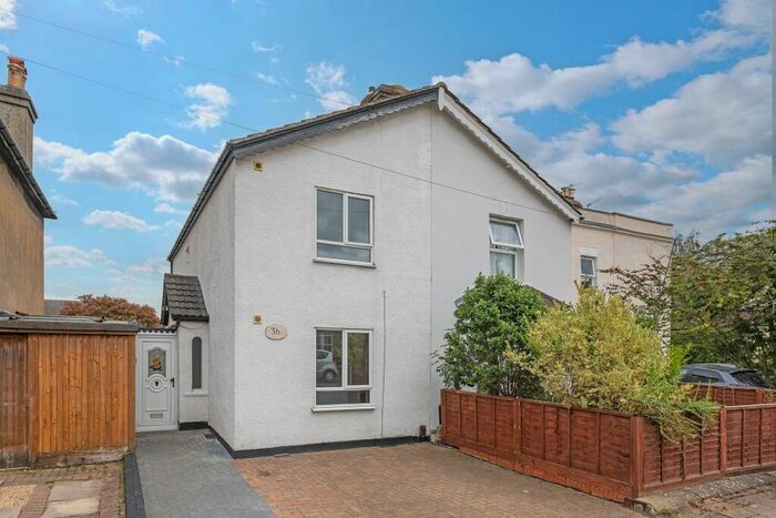 3 Bedroom Semi-Detached House To Rent In Stanley Road, Bromley, BR2