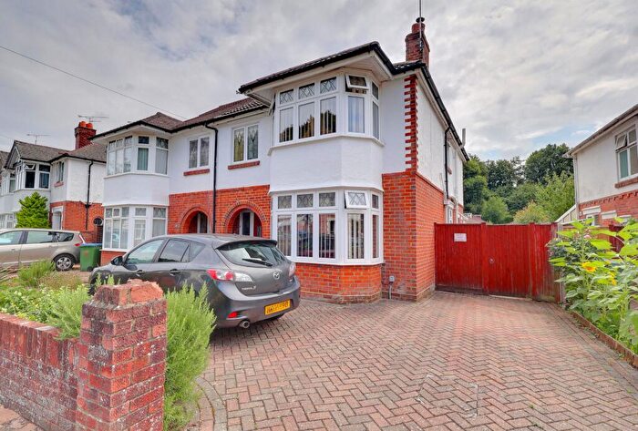 3 Bedroom Semi-Detached House For Sale In Dale Valley Road, Shirley, Southampton, SO16