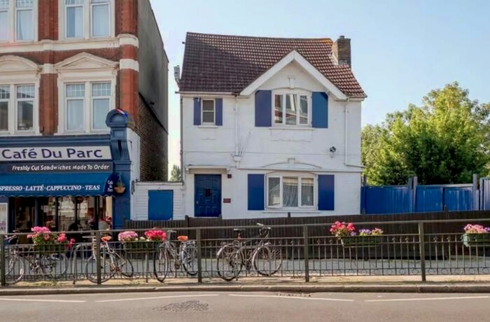 1 Bedroom Detached House To Rent In Arthur Road, London, SW19